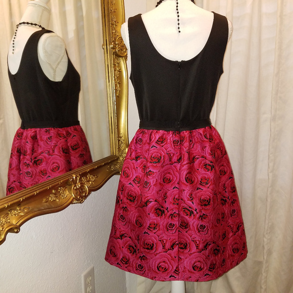Taylor Sleeveless Rose Pattern Dress w/ Pockets - Picture 4 of 8